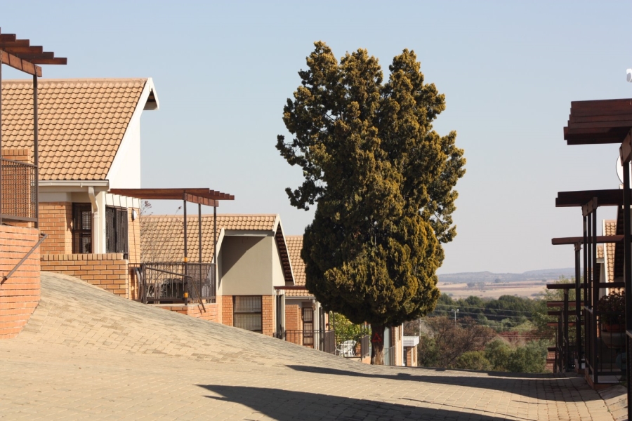 2 Bedroom Property for Sale in Langenhovenpark Free State